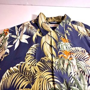 Tommy Bahama men’s size lrg floral Hawaiian Shirt